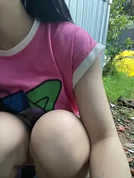 Snapshot of XndSeraphina chatting on 12.04.25 XndSeraphina online show from 12.04.25