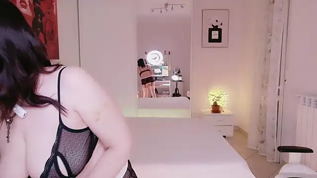 Snapshot of FlirtyFox_ chatting on 11.30.25 FlirtyFox online show from 11.30.25