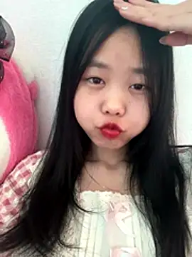 Snapshot of Kiee-lee chatting on 11.26.25 Kiee-lee online show from 11.26.25