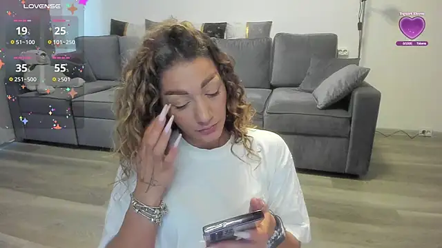 Snapshot of rossana_doll chatting on 06.15.26 rossana doll online show from 06.15.26