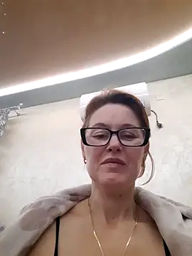 Snapshot of LanaOlbenst chatting on 12.14.25 LanaOlbenst online show from 12.14.25