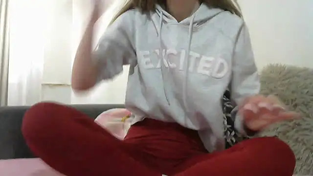 Snapshot of Erii18 chatting on 02.19.26 Erii18 online show from 02.19.26