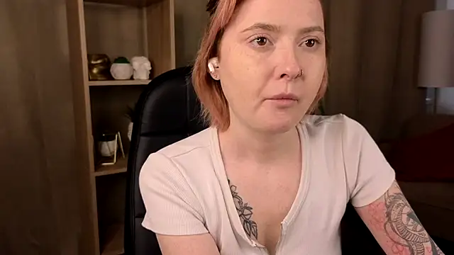 Snapshot of LaylaCookies_ chatting on 11.28.25 LaylaCookies online show from 11.28.25