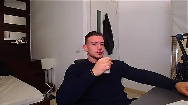 Snapshot of ElijahThorne chatting on 11.24.25 ElijahThorne online show from 11.24.25