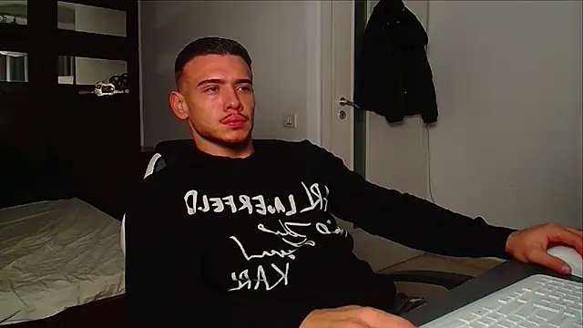 Snapshot of ElijahThorne chatting on 11.29.25 ElijahThorne online show from 11.29.25