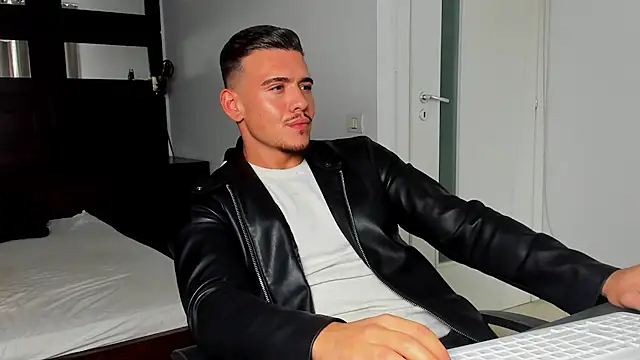 Snapshot of ElijahThorne chatting on 03.26.26 ElijahThorne online show from 03.26.26