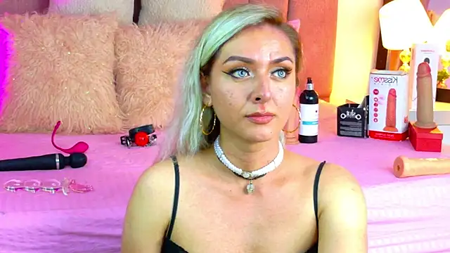 Lunitaa Diva online show from 02.10.26