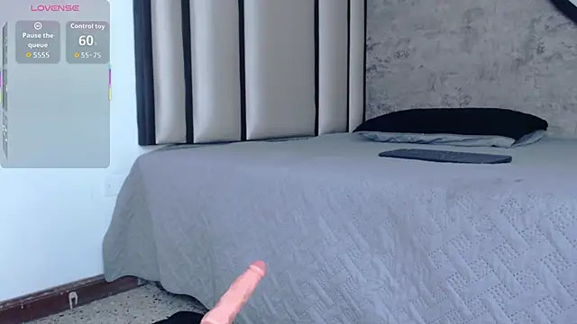 Snapshot of Alise-Mason chatting on 11.21.25 Alise-Mason online show from 11.21.25