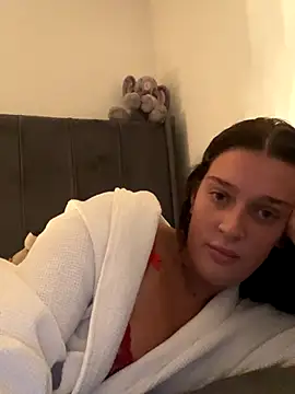 Snapshot of Kerysmae chatting on 11.26.25 Kerysmae online show from 11.26.25