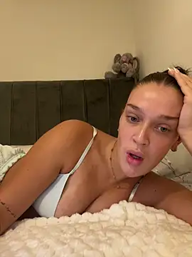 Snapshot of Kerysmae chatting on 11.29.25 Kerysmae online show from 11.29.25