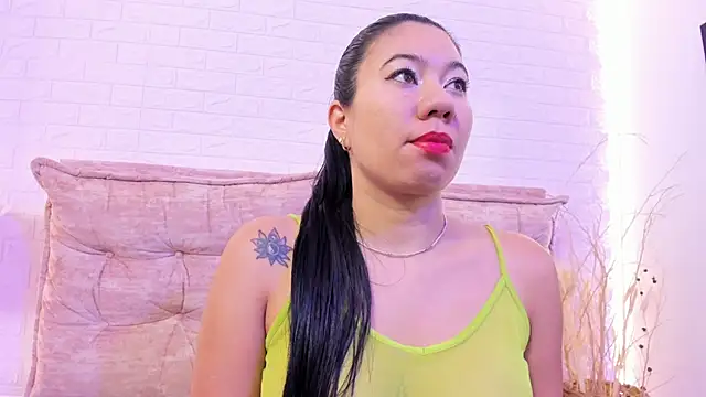 Snapshot of lunaa_hart chatting on 04.30.26 lunaa hart online show from 04.30.26