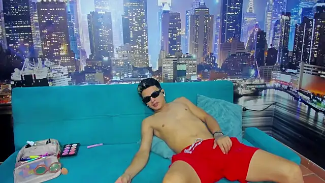 Snapshot of play_hard66 chatting on 12.15.25 play hard66 online show from 12.15.25