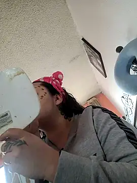 Snapshot of Venus_22 chatting on 12.15.25 Venus 22 online show from 12.15.25