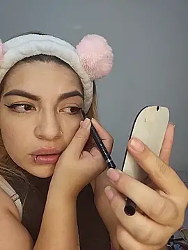 Snapshot of mila_curvy chatting on 12.15.25 mila curvy online show from 12.15.25