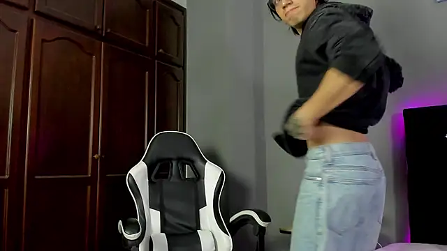 eren jeager online show from 04.22.26