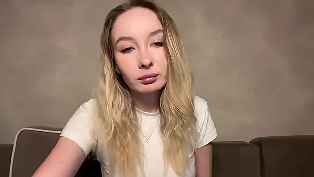 Snapshot of keeendall chatting on 12.16.25 keeendall online show from 12.16.25