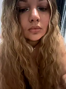 lasirenitabella online show from 11.21.25