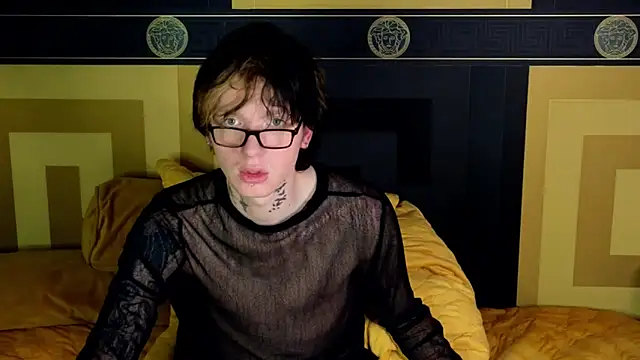 Snapshot of TRAVIS_CLAS chatting on 11.22.25 TRAVIS CLAS online show from 11.22.25