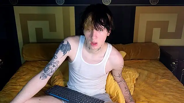 Snapshot of TRAVIS_CLAS chatting on 11.22.25 TRAVIS CLAS online show from 11.22.25