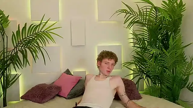 Snapshot of TRAVIS_CLAS chatting on 12.13.25 TRAVIS CLAS online show from 12.13.25