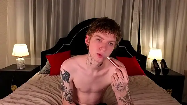 Snapshot of TRAVIS_CLAS chatting on 12.16.25 TRAVIS CLAS online show from 12.16.25