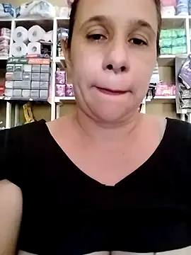 Snapshot of MIA-LARIOS chatting on 07.20.26 MIA-LARIOS online show from 07.20.26