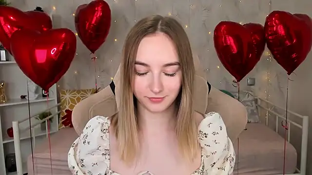 Shy Polly online show from 02.07.26