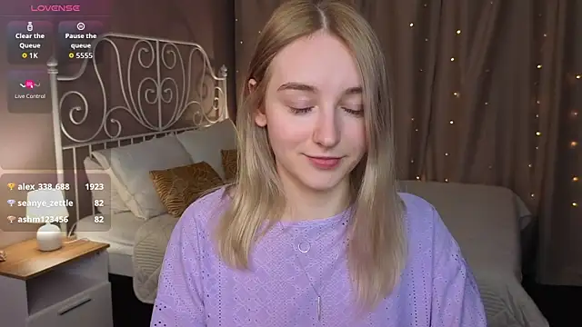 Snapshot of Shy_Polly chatting on 05.19.26 Shy Polly online show from 05.19.26