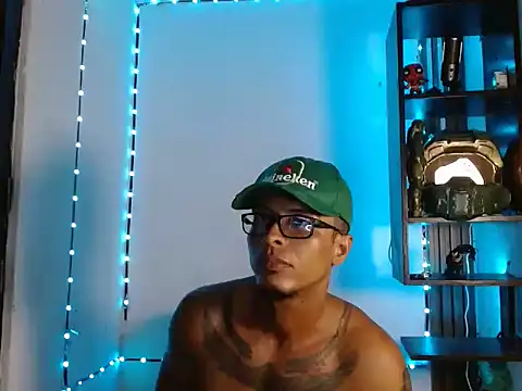 Snapshot of bigblackmen117uncs chatting on 11.21.25 bigblackmen117uncs online show from 11.21.25