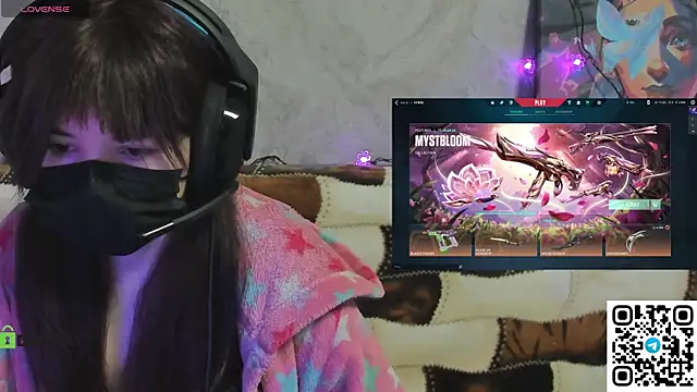 Snapshot of Ollie_Baird chatting on 12.14.25 Ollie Baird online show from 12.14.25