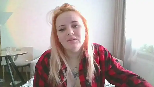 Snapshot of Pamella_Loid chatting on 12.17.25 Pamella Loid online show from 12.17.25