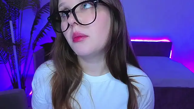 Snapshot of Lana_Moon__ chatting on 12.16.25 Lana Moon online show from 12.16.25