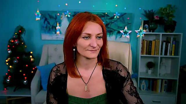 Snapshot of DianaTorrens chatting on 12.18.25 DianaTorrens online show from 12.18.25