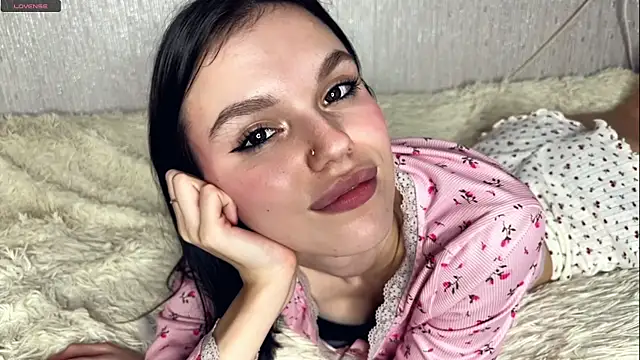 Snapshot of StacieGregoreski chatting on 12.16.25 StacieGregoreski online show from 12.16.25