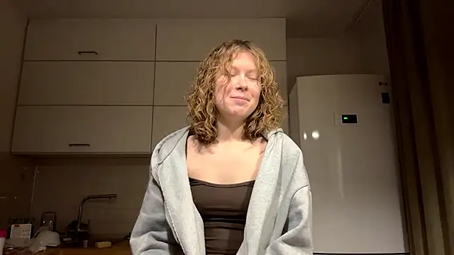 Snapshot of ElfriedaZwack chatting on 12.02.25 ElfriedaZwack online show from 12.02.25