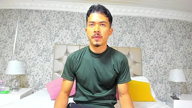 Snapshot of NicolaiKarav chatting on 11.26.25 NicolaiKarav online show from 11.26.25