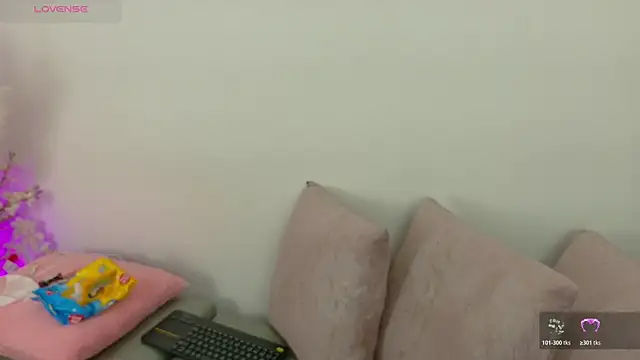 Snapshot of Ambar_Carter chatting on 12.01.25 Ambar Carter online show from 12.01.25