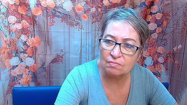 Snapshot of OlgaLuck chatting on 11.24.25 OlgaLuck online show from 11.24.25