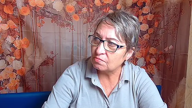 Snapshot of OlgaLuck chatting on 11.26.25 OlgaLuck online show from 11.26.25