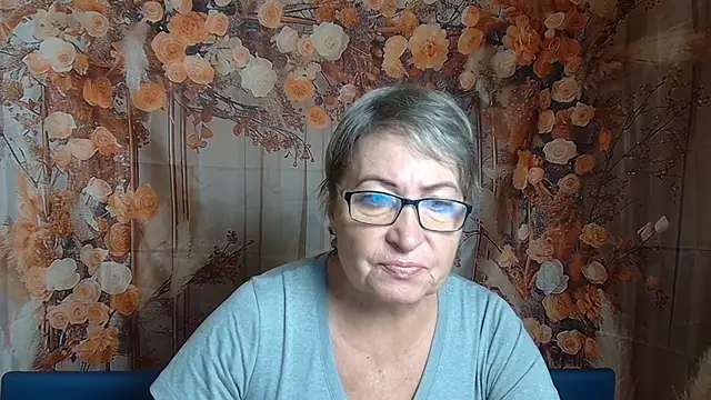 Snapshot of OlgaLuck chatting on 12.04.25 OlgaLuck online show from 12.04.25