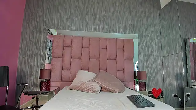 Snapshot of Fernanda_Thail chatting on 12.04.25 Fernanda Thail online show from 12.04.25