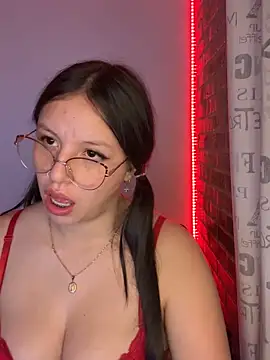 Snapshot of ValeryPalmer chatting on 12.15.25 ValeryPalmer online show from 12.15.25