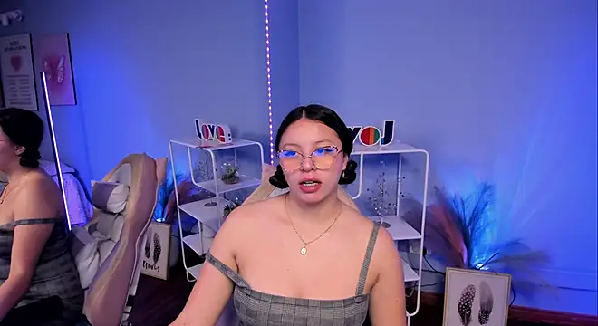 Snapshot of ValeryPalmer chatting on 12.16.25 ValeryPalmer online show from 12.16.25