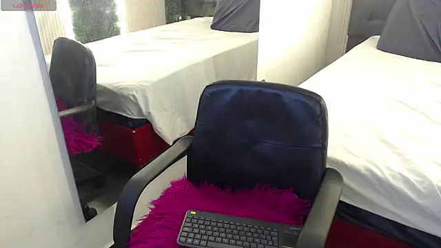 mia violet8 online show from 12.14.25