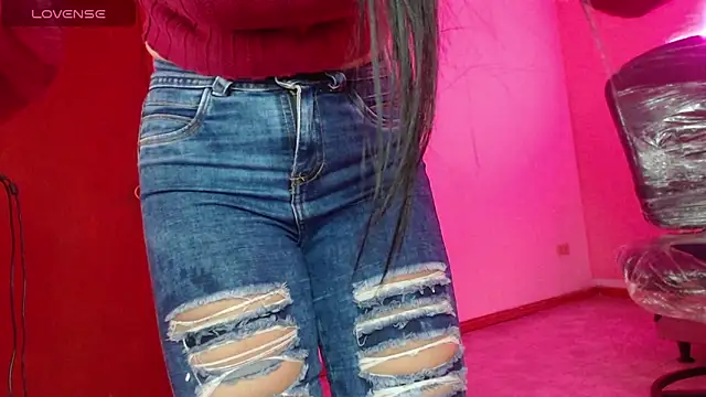 Snapshot of lia_rose_6 chatting on 12.15.25 lia rose 6 online show from 12.15.25