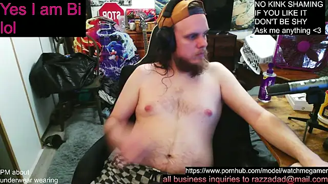 Snapshot of watchmegamer chatting on 12.01.25 watchmegamer online show from 12.01.25