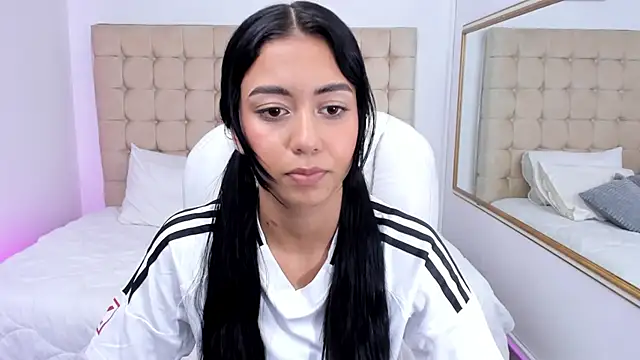 Snapshot of Gemma19_ chatting on 12.17.25 Gemma19 online show from 12.17.25