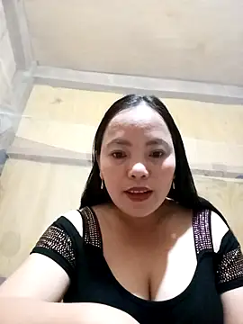 Snapshot of Tisami-suca chatting on 12.15.25 Tisami-suca online show from 12.15.25