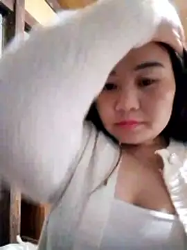 Snapshot of One-two22 chatting on 11.26.25 One-two22 online show from 11.26.25