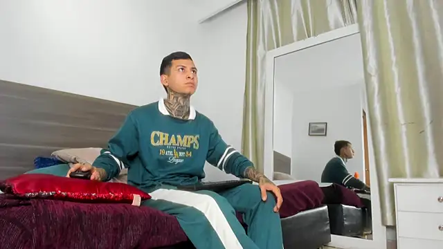 Snapshot of Andrew_sanders68 chatting on 12.03.25 Andrew sanders68 online show from 12.03.25